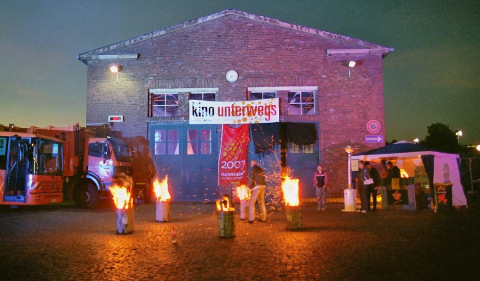 kino unterwegs in einer alten Halle auf dem Gelände der Abfallwirtschaft).ATT